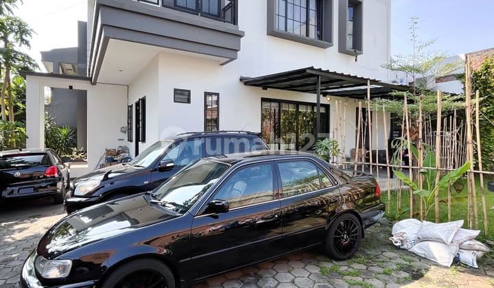 Rumah Cantik Lokasi Strategis 5 Menit Ke Senayan Sangat Terawat Bangunan Tahun 2020