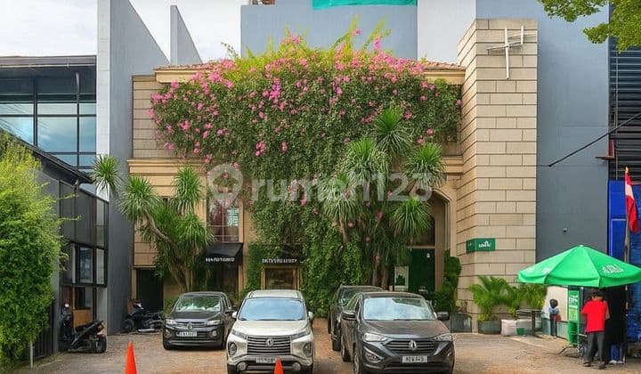 Tempat Usaha Siap Pakai Lokasi Sangat Strategis Cocok untuk Investasi Disewakan Lagi