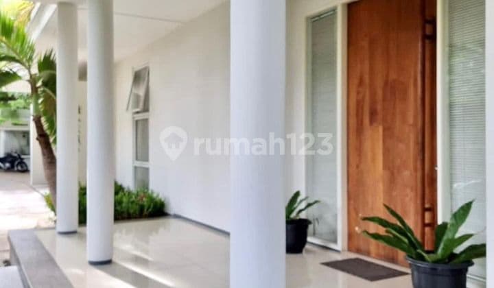 Luxury House with Large Land and Well-Maintained Building, Ready to Occupy in Ampera Kemang