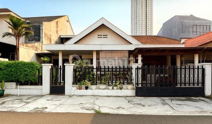 Old House Land Calculation Strategic Location Wide Road Inside Complex Near Senayan