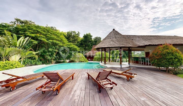 Freehold Exquisite Oasis Luxurious 6 Bedroom Villa With Pool In Canggu