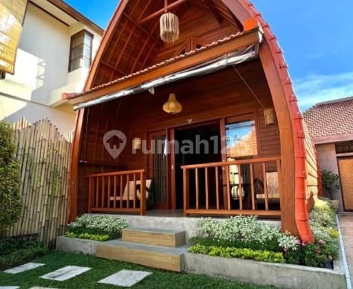 Rental - Natural villa rent with the rice field view in prime area Berawa, Canggu, Bali!