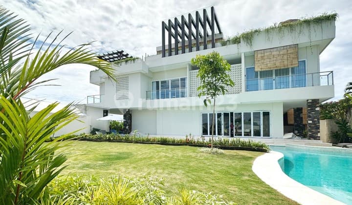 Leasehold - Luxury villa with breathtaking views of majestic mountains in Cemagi, Bali