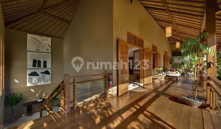 Freehold Luxurious Balinese Retreat With Spacious Living, Lush Gardens, And Prime Seminyak Location
