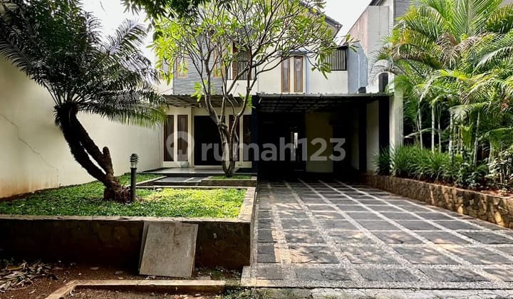 Hook House Inside Cluster