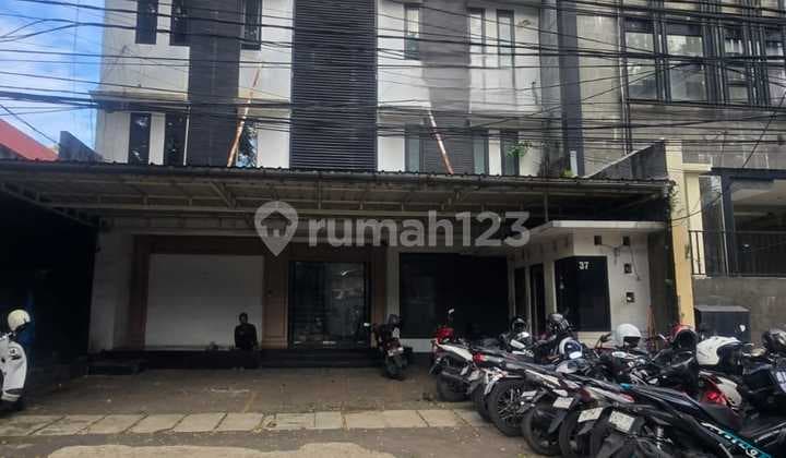 Ruko 3 Lantai Pinggir Jalan, Cocok untuk Office