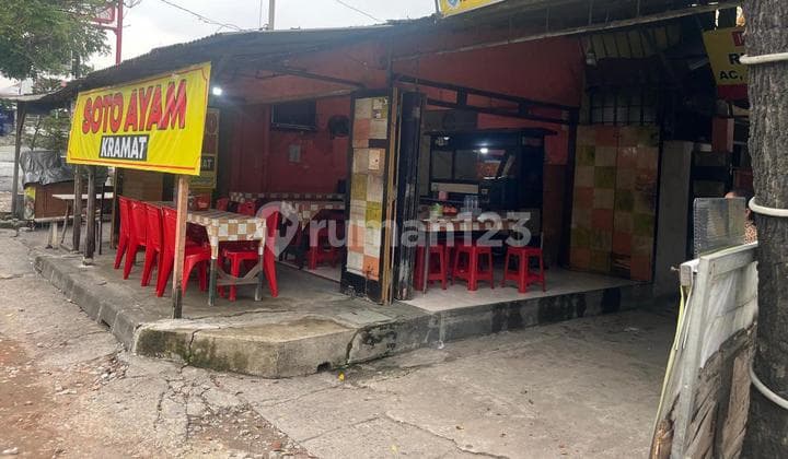 For Sale Commercial House on Raya Wiyung, Land Calculation Suitable for Kos Business