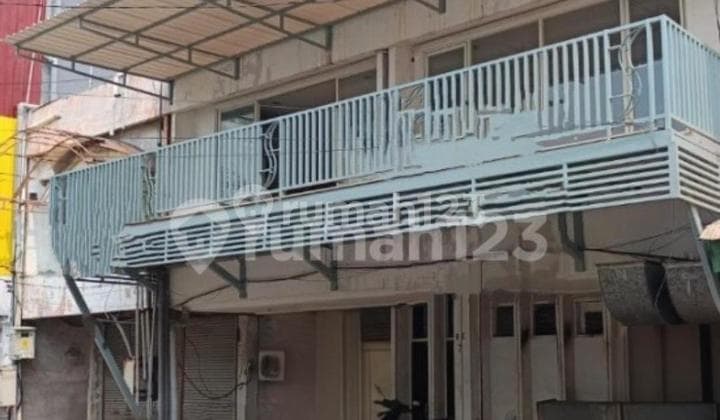 Selling 3 Connecting Shophouses, 2 Floors in Darmo Park 1, Jl Mayjen Sungkono
