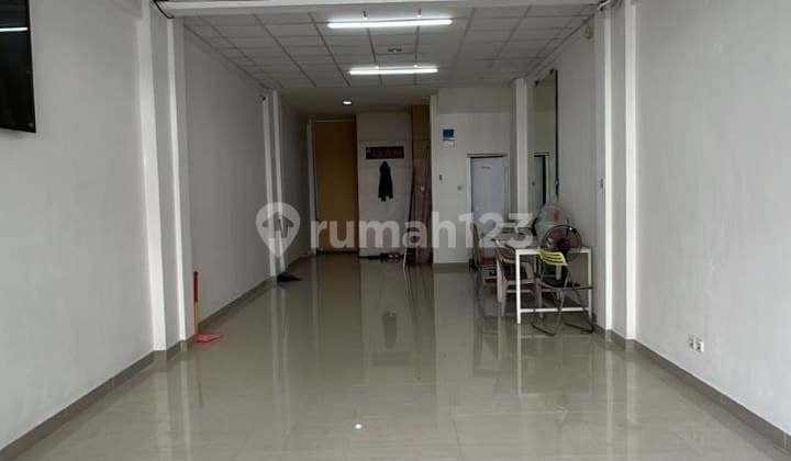 For Sale: Shophouse in Manyar Kertoarjo, Commercial Area, Ready to Use, Suitable for Office