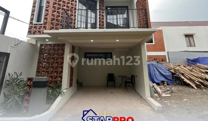 Di Jual Rumah.2 1/2 Lantai Lokasi Strategis di Jagakarsa