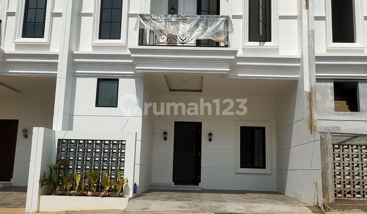 Di Jual Rumah 2 Lantai Lokasi Strategis Bebas Banjir