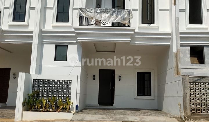 Di Jual Rumah 2 Lantai Lokasi Strategis Bebas Banjir