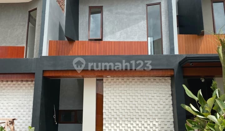 Di Jual.rumah Mewah Lokasi Strategis Bebas Banjir
