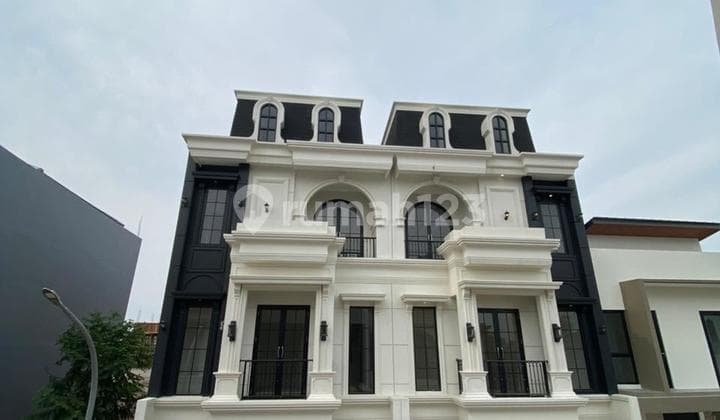 Di Jual Rumah Mewah Lokasi Strategis di Jagakarsa