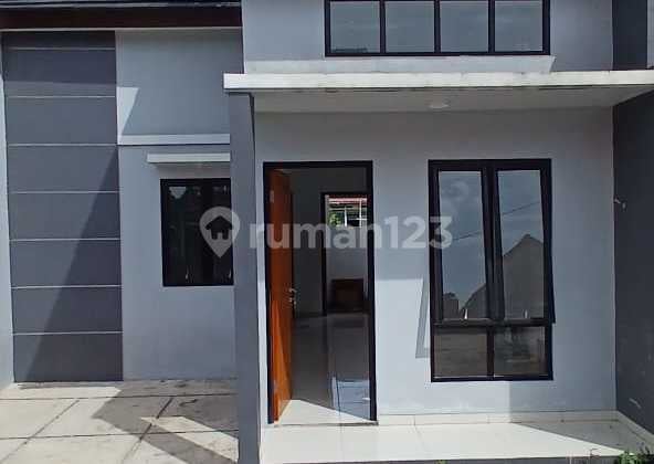 Di Jual Rumah Lokasi Strategis Bebas Banjir di Sawangan Depok