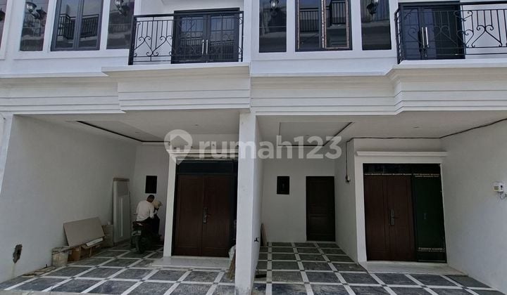 Di Jual Rumah Lokasi Sangat Strategis di Jagakarsa