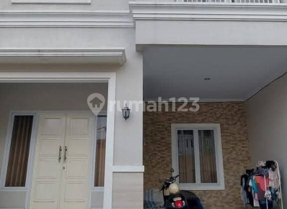 2-Storey House 3 Bedrooms, Near Lenteng Station & Jaklingko