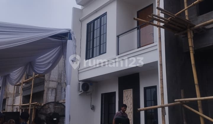 2-Story House 3 Bedrooms in Pamulang Near RSUD Free SHM