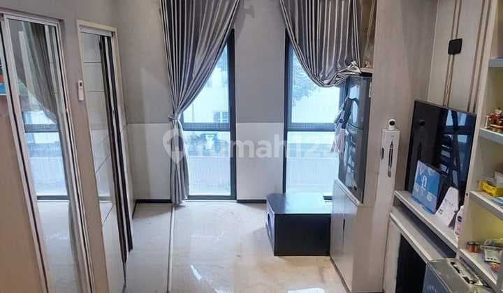 Rumah 4 Lantai Di Riviera 5 Kt di Metland Puri