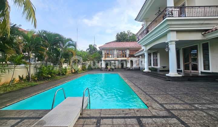 Rumah Mewah di Taman Kedoya Baru Jakarta Barat