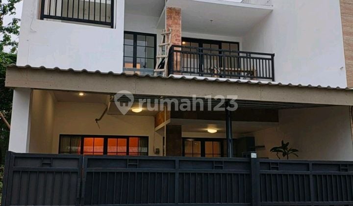 Rumah Mewah dengan Konsep Minimalis Modern Siap Huni di Bsd!