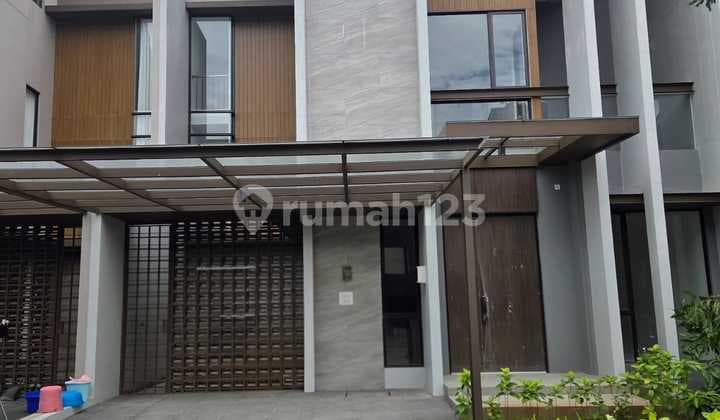 Rumah Lingkungan Asri Boulevard Aeris Citra Garden Serpong