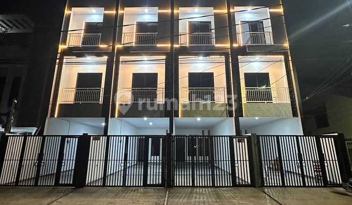 Rumah Baru Tanjung Duren Barat, Jakarta Barat Semi Furnished