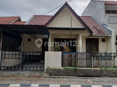 Lowest Priced For Rent Babatan Pratama Wiyung Minimalist House Well-Maintained Ready to Occupy
