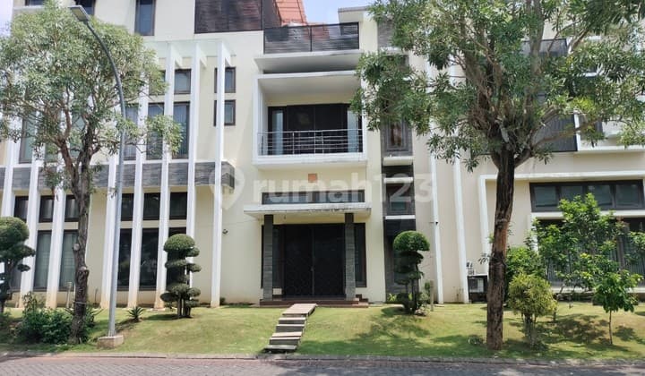Dijual Rumah Luxury di Pakuwon Indah Lantai Marmer , Furnished