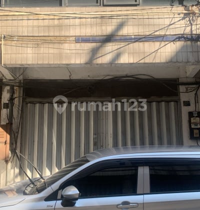 Dijual Langka Ruko Semut Megah Sebrang Pasar Atom 4,5 Lantai Kondisi Bagus Baru di Renov Lantai Marmer , Cocok untuk Kantor dan Ruang Usaha Ada Sekat Kaca, Siap Huni Cuman 2 M