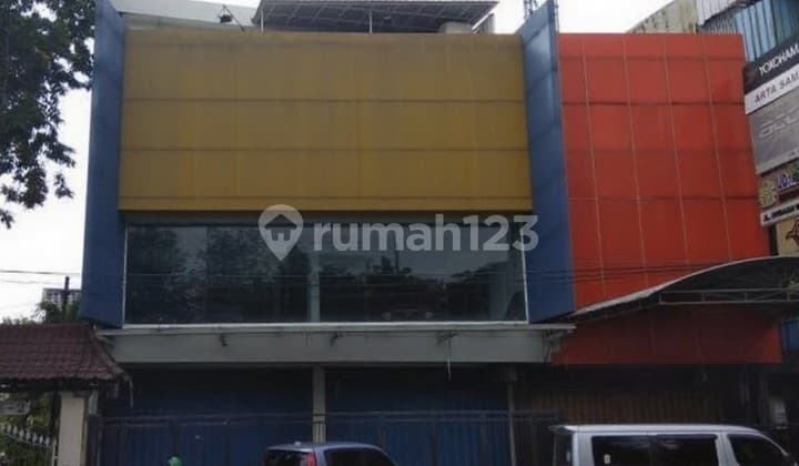 Ruko Gandeng di Pusat Kota, 4 Lantai dengan Lift Mobil/Barang, Siap Pakai