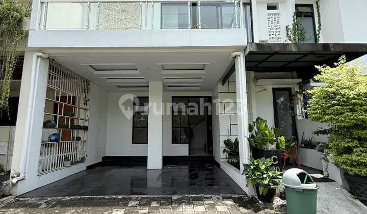 Menarik!!! Rumah Mewah 2 Lantai Semi Furnish Dalam Perumahan Elite Di Jalan Wonosari Km 7 Baturetno Banguntapan Dekat Nascomo Janti