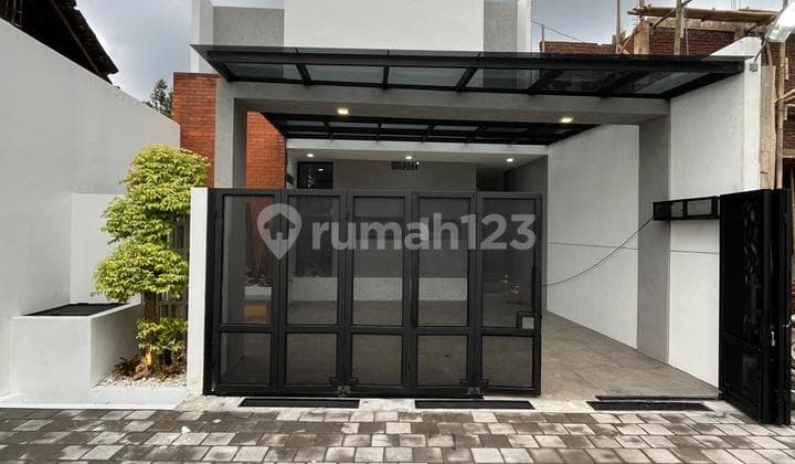 Istimewa.!!!rumah Baru Homysiap Huni Dengan Konsep Industrial Modern Full Furnished Di Jalan Kaliurang Km. 13 Sukoharjo Ngaglik Slemam