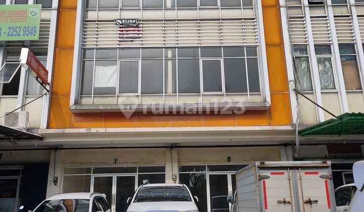 Dijual Cepat Ruko 3 Lantai Gandeng 2 Unit di Taman Surya 5 (Dekat Pasar Laris)Jakbar LT 4.5 X 25.5 (115M2)/Lb 185M2. 3 Lantai. Km 3 Air Wtb. Listrik 2200W Hadap Barat Surat PPJB Posisi Strategis Harga 2.75M/Unit Nego Harga 5,5 M Nego (Ruko Gandeng 2)