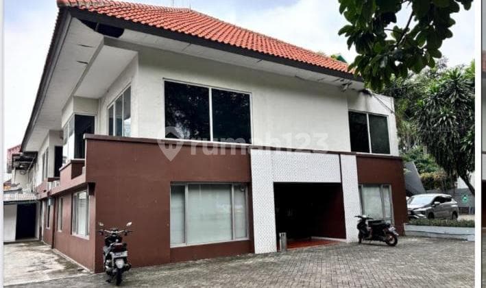 Dijual Gedung kantor 2 lantai di Jl. Proklamasi, Pengangsaan, Menteng, Jakarta Pusat. LT: 1141m2 (lebar muka 36meter) Luas bangunan: 1400m2 Kamar mandi: 10 Listrik 30.000w (ada 2) Surat SHM (ada 2)Note: Bangunan masih layak pakai Harga 79 M nego