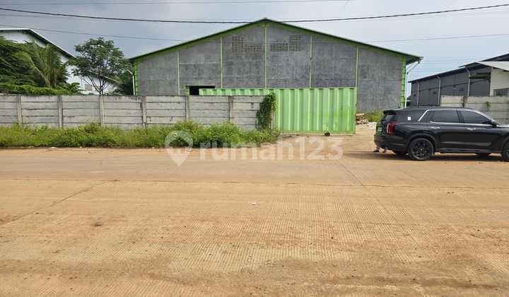 For Rent: New Factory/Warehouse
*Located in Bayur Industrial Area - Tangerang City.*
- Land Area: 4,200 sqm
- Building Area: 1,950 sqm
- Electricity: Lighting
- Price: 60,000 / sqm