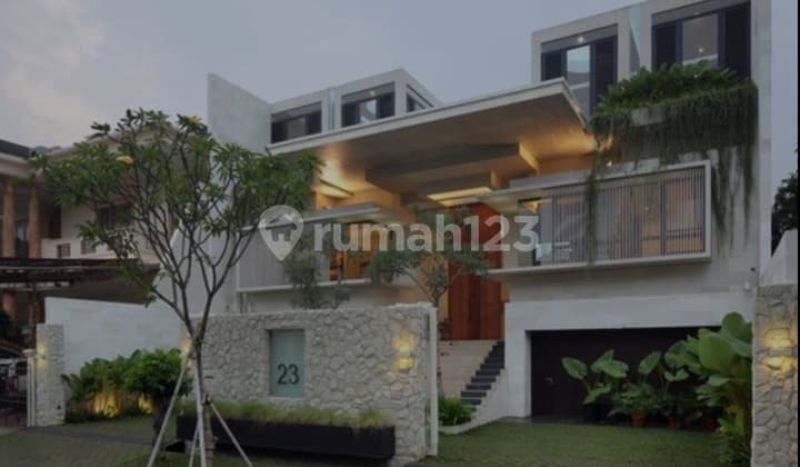 For Quick Sale: Kelapa Gading Luxury Corner House at Bukit Gading Villa, North Jakarta. Land Area: 616 M2, Corner Lot, Building Area: 1,500 M2. Bedrooms: 5+1, Bathrooms: 4+1. SHM certificate. Wide road access, 3 floors. Faces East and South. Electricity: 10,000 W. Includes swimming pool. Price: IDR 35 Billion Negotiable.