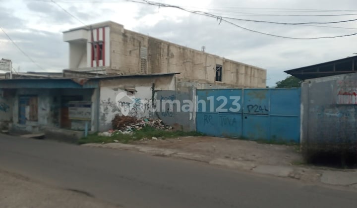 For Sale Warehouse in Kampung Belakang, 2532 m2, Building Area 400 m2, Fits 40-foot container. Price Rp 6 million/m2 (negotiable).