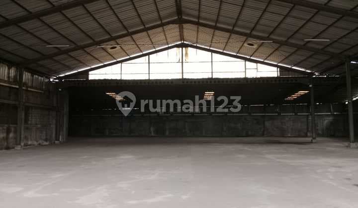 Disewakan Gudang Siap Pakai di Jl. Kh Hasyim Ashari Cipondoh, Tanggerang Luas Tanah. 3.100M Luas Bangunan.; 2200M Listrik 6000 Watt Akses Contener 40 Feet Harga Sewa 1.2M/ Thn Nego