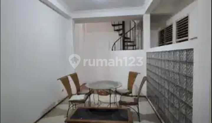 Dijual Rumah Jl Jeruk Bali 3 , Duri Kepa, Kec Kebon Jeruk , Jakarta Barat Ukuran : 6 X 15 M Luas Tanah : 90 M Luas Bangunan : 100 M Tingkat 2 Lantai SHM Kt : 3+1 Km : 2 Harga : 2,150M Nego