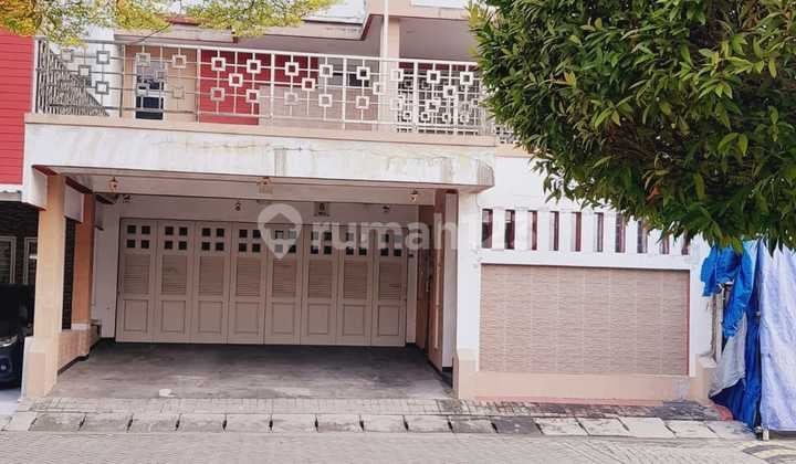 Dijual Cepat Rumah Golf Lake Residence Cluster Victoria Jakarta Barat Lt 10 X 20M2 Lb 600 M2 Kt 6 Km 4 Hadap Selatan SHM, IMB, Blue Print Listrik 5500 W Air Pam Depan Taman dan Kolam Air Mancur, 5 Lantai, Garasi 4 Mbl, Carpot 2 Mobil Harga 7.5 M Nego