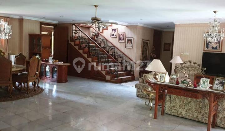 DIJUAL RUMAH KEBUN LEBAK BULUS ♦ Lokasi Jalan Lebak Bulus Raya Jakarta Selatan ♦ LT 4980 m ♦ Terdiri dari 3 SHM ♦ 2 Bangunan Rumah Utama ▪ LB 400 m2 ▪ LB 200 m ▫ 2 Lantai ▫ ♦ Swimming Pool HARGA 23,5 juta /m2 Total Harga 4980 m2 = 117 M nego
