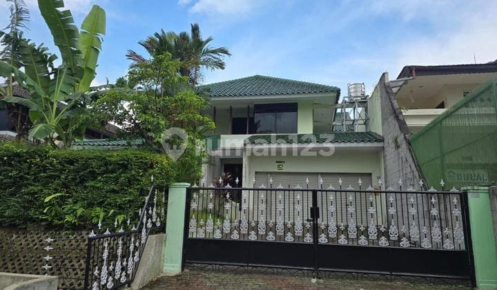 For Sale 2-Story House in Perum Villa Duta, Jl. Tunjung Biru, Baranangsiang, Bogor. Land Area 473M2 / Building Area 342M2, 4+1 Bedrooms, 2+1 Bathrooms, SHM Certificate, Price 8M Negotiable.