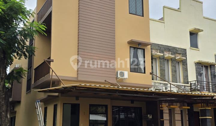Dijual Rumah Di Taman Holandia Lippo Karawaci Utara Hoek 3 Lantai Hadap Selatan Luas Tanah 155 M2/ Luas Bangunan 350m2 Tingkat 3 Lantai Km Tidur 5+1 Km Mandi 4+1 Full Furnish Shm Kondisi Baru Dan Mewah (marmer) Harga Fantastic 1.925 M (pasaran 2.5 M)