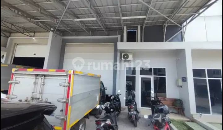 Dijual Gudang Jl Pembangunan 2 Komplek Pergudangan Tritonville batucepet ,TGR LT: 9 X 25 M2= 225 M2 Lb : 171 m2 Listrik : 23.000 watt Sertifikat : PPJB Harga : 4,8M nego