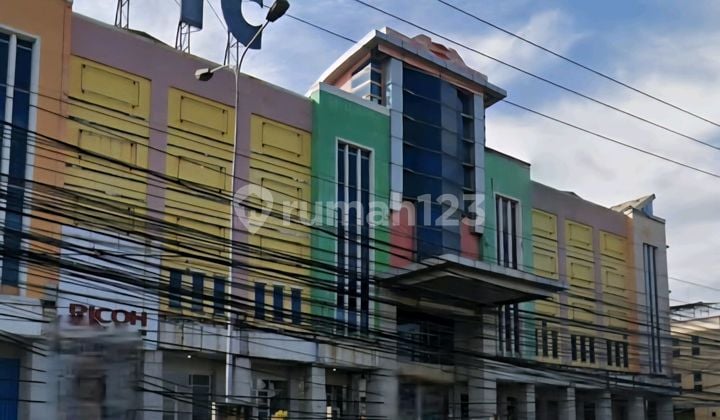 Di Jual Cepat Termurah Ruko Gandeng di Cikarang Trade Center ( Ctc ) bisa Beli Satu Saja. Uk 1 Ruko Nya LT 5 X 15M² ( 75 M²) LB 175 M² Tingkat 2.5 LT SHM Cocok untuk Usaha Apa Saja. bisa Beli 1 atau Keduanya Harga Ruko @750 Jt/ Ruko Nego