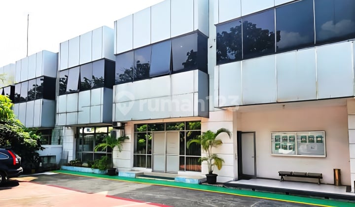 Dijual Pabrik Di Kawasan Industri Jababeka 1, Cikarang Utara, Bekasi Luas Tanah : 1.055 M2 Luas Bangunan: 664 M2 Hadap : Selatan Lantai : 2 Listrik : 197,00 Kva Air : Jababeka Infrastruktur Surat: Shgb Harga : Rp 8.400.000.000,-