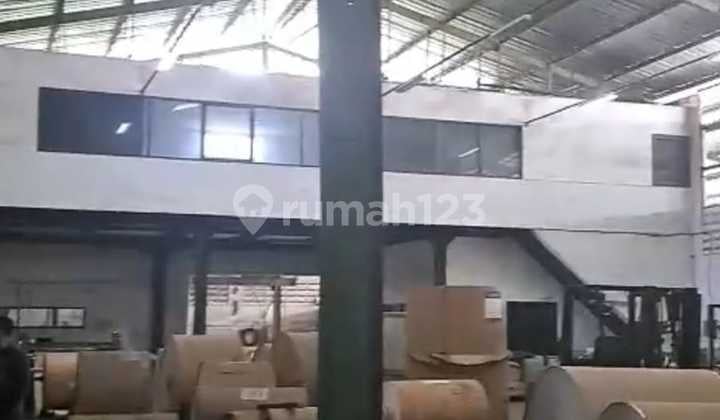 Gudang Dijual/Sewa di Jalan Kapuk Pulo. Gudang Siap Pakai Lt/Lb 1.275M² Hook, SHM, Bebas Banjir. Jalan 8 Meter, Container 40 Feet Masuk Sampai ke Dalam. Harga Jual 16M (Nego Tipis). Sewa 850Jt/Tahun (Minimal 5 Tahun )