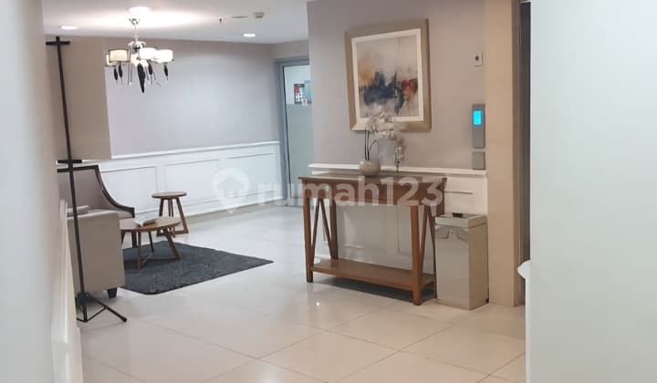 Dijual Apartment The Mansion Jasmine Bellavista Town House Kemayoran Jakarta Pusat Lt 135m², Lb 7.5m² X 18 M =135 M² Kamar Tidur 3 +1 Km Pembantu, Kamar Mandi 3 Letak Di Lantai Dasar Akses Pintu Belakang Lsg Kolam Renang Harga 3.4 M Harga Nego