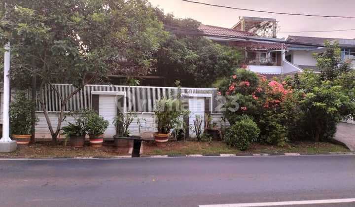 Dijual Rumah - Kartika Utama, Pondok Indah, Jaksel Spesifikasi: Tanah 500 M² (25X20) Bangunan 600-700 M² (2 1/4 Lantai) Sertifikat SHM 5+1 Kamar Tidur, 5 Kamar Mandi (Km Dalam Kecuali KM Tamu) Listrik 7700 Va Lantai Marmer & Kayu Jati Harga: Rp 22,5 Milia